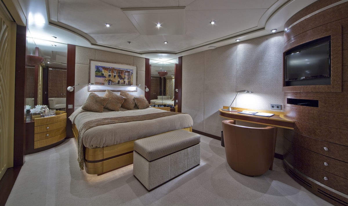 Yacht SARAH, Amels | CHARTERWORLD Luxury Superyacht Charters